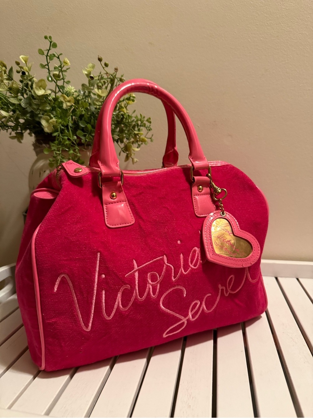 Victoria's Secret Hot Pink Heart Charm Tote - Picture 3 of 9
